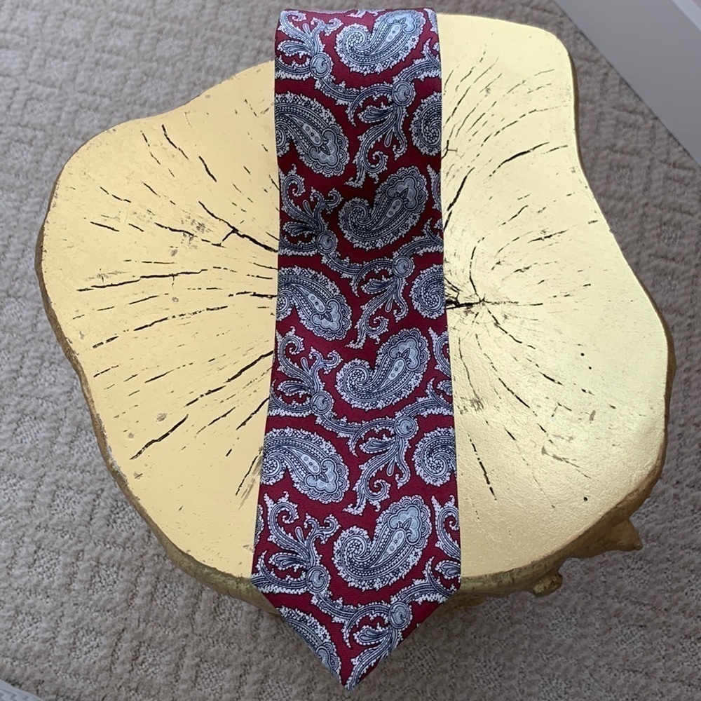 Stafford Men’s Tie. Large Paisley Design. Base is Burgundy w/Gray Accents.